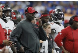 Bucs Charge vorbei an LA 40-17. Tampa Bay setzt 40 auf NFL's Top Defense